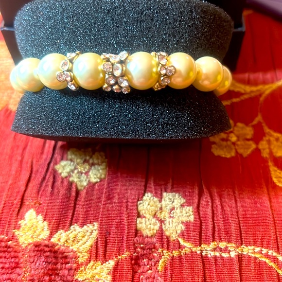 Heidi Daus’s lustrous creamy pearls with colored crystals - Picture 3 of 8